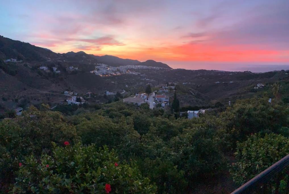 Villa En Frigiliana Con Piscina, Jacuzzi Y Espectaculares Vistas Exteriör bild